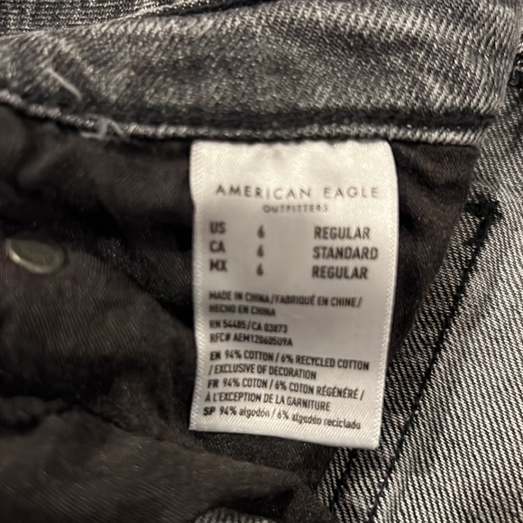 American Eagle Faded Black 90s Boyfriend Distressed Jeans Size 6 - Picture 6 of 6